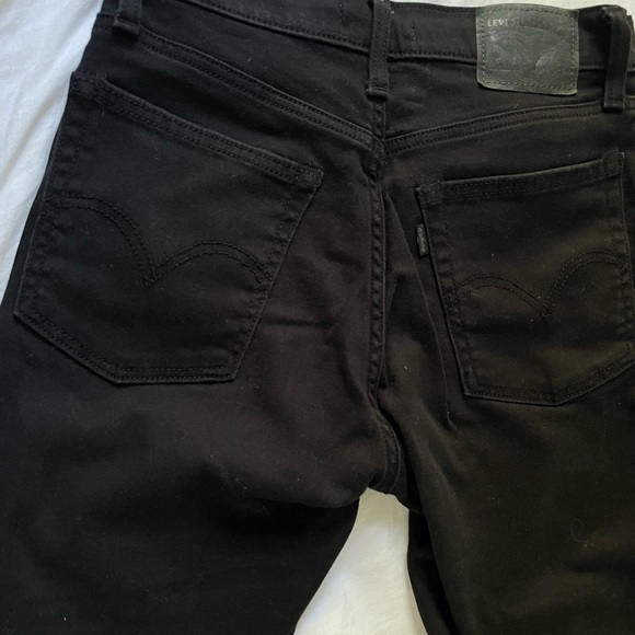 Levi’s Wedgie Skinny Black Raw Hem Distressed Jeans Knee Rip - Picture 11 of 12